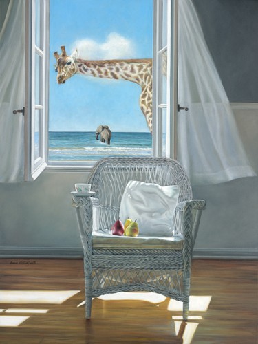 Karen Hollingsworth, Rubberneck (Fotorealismus, Meeresbrise, Meer, Fenster, Erker, neugierige Giraffe, elefant, Surreal, Innenraum,  Korbsessel, Vorhang, wehende Gardine, Sonnenlicht, Lichtflecken, Aussicht, Wohnzimmer, Schlafzimmer, Malerei, Modern,  Wunschgröße,  bunt)