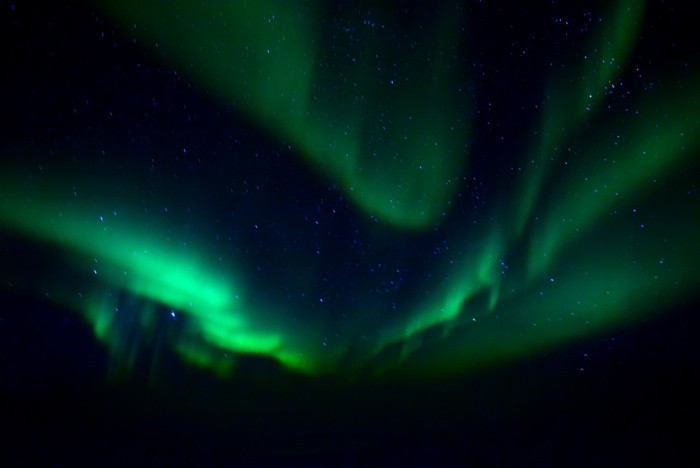 Hady Khandani, AURORA BOREALIS - FROM THE FLIGHTDECK 3 (HADYPHOTO, Fotokunst, Aurora Borealis, Himmelsphänomen, Naturwunder, Lichterscheinung, Nordlichter, Sterne, Nachtszene, Wunschgröße, Wohnzimmer, Schlafzimmer, bunt)