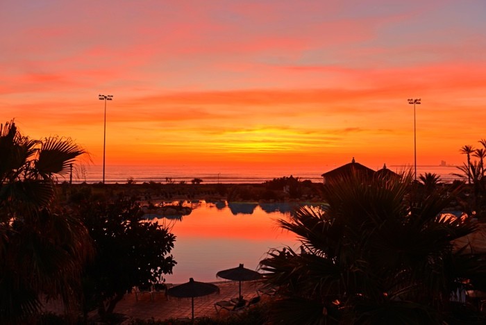 Hady Khandani, BEACH CLUB SUNSET (HADYPHOTO, Fotografie, Sonnenuntergang, Landschaft, Wohnzimmer, Treppenhaus, Wunschgröße, bunt)