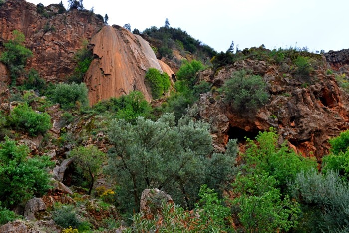 Hady Khandani, CASCADES NEAR IMMOUZZER - MOROCCO (HADYPHOTO, Fotografie, Landschaft, Marokko, Wüste, Felsen, Kakaden, Natur, Wohnzimmer, Treppenhaus, Wunschgröße, bunt)