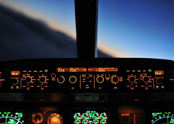 Hady Khandani, COCKPIT VIEW 2 (HADYPHOTO, Fotografie, Cockpit, Flugzeug, Armaturen, Instrumente, Technik, Wunschgröße, bunt)