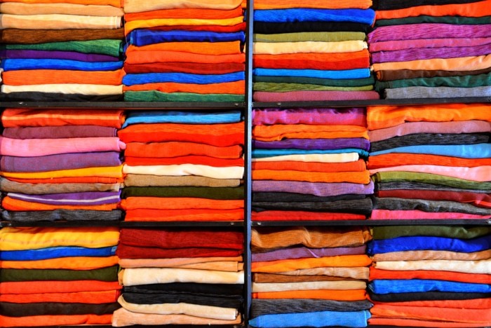 Hady Khandani, COLORFUL CLOTH IN A SHELF - MOROCCO (HADYPHOTO, Fotografie, Regal, Shirts, Bekleidung, Hemden, Nahaufnahme, Geschäft, Treppenhaus, Wunschgröße, bunt)