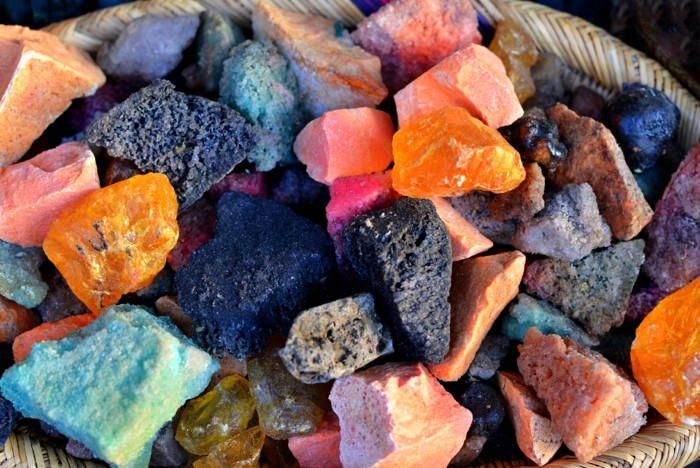 Hady Khandani, COLORFUL MINERALS - MARRAKECH - MOROCCO (HADYPHOTO, Fotografie, Mineralien, Steine, Halbedelsteine, Rohsteine, Nahaufnahme, Wohnzimmer, Treppenhaus, Wunschgröße, bunt)