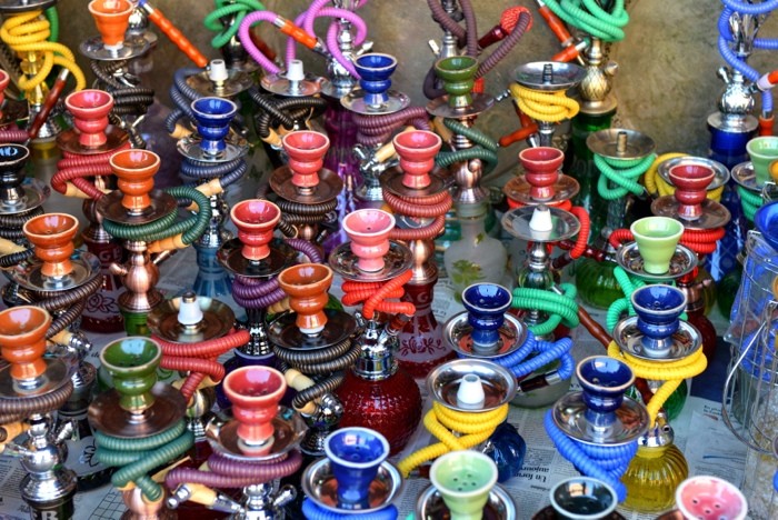 Hady Khandani, COLORFUL SHISHAS - MOROCCO 2 (HADYPHOTO, Fotografie, Wasserpfeifen, Shishas,  Rauchen, Geschäft, Treppenhaus, Wunschgröße, bunt)