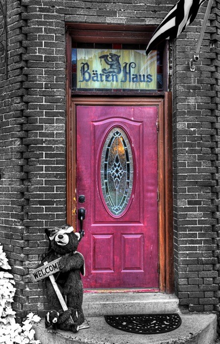 Hady Khandani, COLORSPOT HDR - DOOR TO BAERENHAUS (HADYPHOTO, Fotografie, Tür, Eingangstür, Bärenhaus, Jugendstil, Architektur, Treppenhaus, Wunschgröße, Colorspot, schwarz/weiß/pink)
