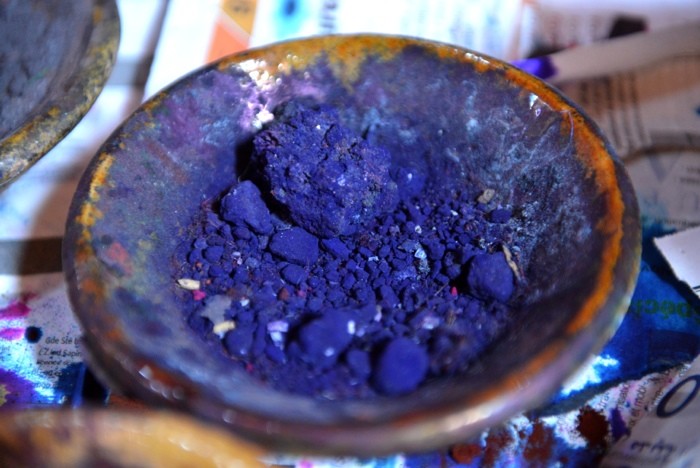 Hady Khandani, DYING COLORS - MARRAKECH - MOROCCO 1 (Wunschgröße, HADYPHOTO, Fotografie, Fotokunst, Naturfarben, Mineralien, Färberei, Handwerk, Tradition, Afrika, Marrakesch, Marokko, Wohnzimmer, Treppenhaus, bunt)