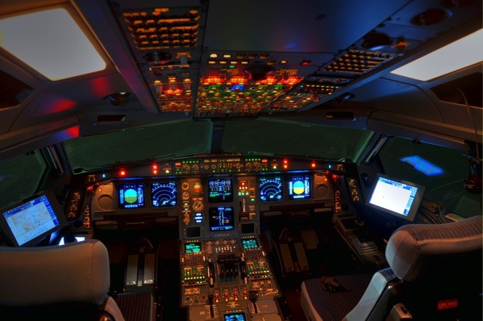 Hady Khandani, FLIGHTDECK A340 (HADYPHOTO, Fotografie, Cockpit, Flugzeug, Armaturen, Instrumente, Technik, Wunschgröße, bunt)