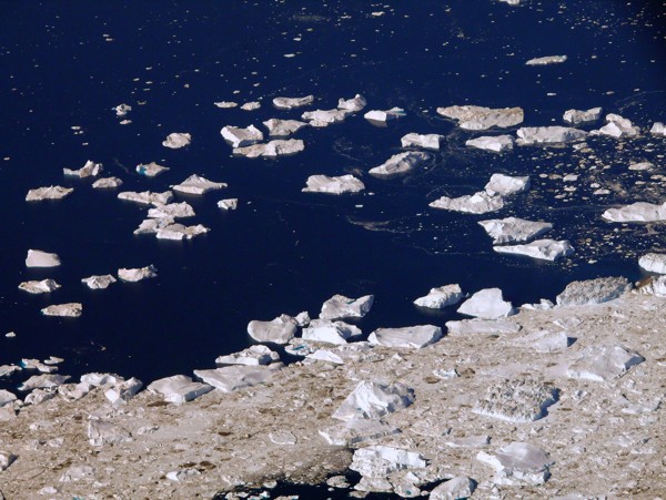 Hady Khandani, GEO ART - DISKO BAY - GREENLAND 1 (HADYPHOTO,Fotografie,Luftaufnahmen,Büro,Wohnzimmer,Grönland, Bucht,blaues Eis,ruhiges Meer, Wunschgröße)