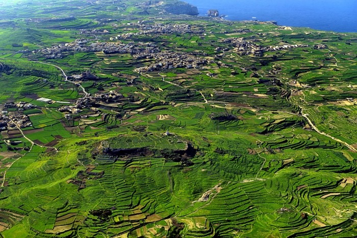 Hady Khandani, GEO ART -GOZO - NORTHERN ISLAND OF MALTESE ARCHIPELAGO 1 (Wunschgröße, HADYPHOTO, Fotografie, Fotokunst, Geografie,Insel, Gozo, Malta, Luftbild, Vogelperspektive, Landschaft, Wohnzimmer, Treppenhaus, bunt)
