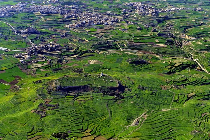 Hady Khandani, GEO ART -GOZO - NORTHERN ISLAND OF MALTESE ARCHIPELAGO 2 (Wunschgröße, HADYPHOTO, Fotografie, Fotokunst, Geografie,Insel, Gozo, Malta, Luftbild, Vogelperspektive, Landschaft, Wohnzimmer, Treppenhaus, bunt)