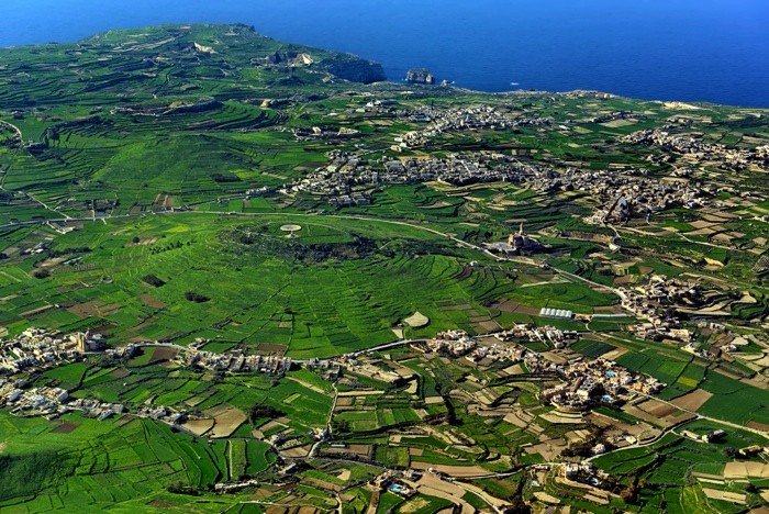 Hady Khandani, GEO ART -GOZO - NORTHERN ISLAND OF MALTESE ARCHIPELAGO 3 (Wunschgröße, HADYPHOTO, Fotografie, Fotokunst, Geografie,Insel, Gozo, Malta, Luftbild, Vogelperspektive, Landschaft, Wohnzimmer, Treppenhaus, bunt)