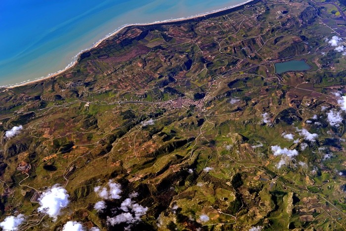 Hady Khandani, GEO ART - HERACLEA MINOA - SOUTHERN SICILY 2 (Wunschgröße, HADYPHOTO, Fotografie, Fotokunst, Geografie,Italien, Sizilien, Küste, Meer, Luftbild, Vogelperspektive, Landschaft, Wohnzimmer, Treppenhaus, bunt)