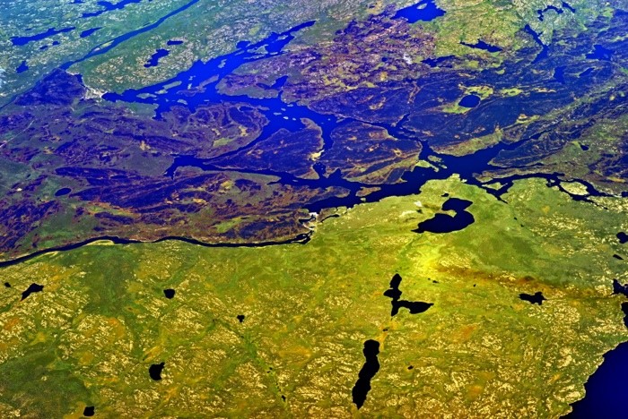 Hady Khandani, GEO ART - NORTH EASTERN CANADA - NUNAVUT 2 (Landschaft, Arktik, Kanada, Nordkanada, Arktik,  Luftbild,  Wunschgröße, Fotografie, Treppenhaus, Wohnzimmer,  bunt)