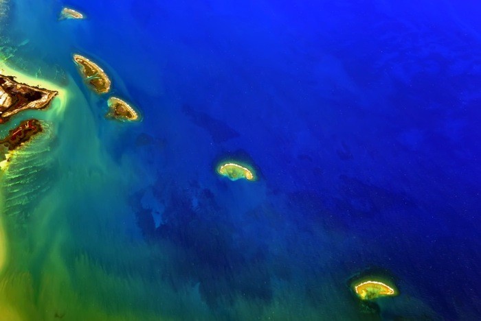Hady Khandani, GEO ART - SOUTHERN COAST OF PUERTO RICO (Wunschgröße, HADYPHOTO, Fotografie, Fotokunst, Geografie, Küste, Meer, Puerto Rico, Karibik, Luftbild, Vogelperspektive, Landschaft, Wohnzimmer, Treppenhaus, bunt)