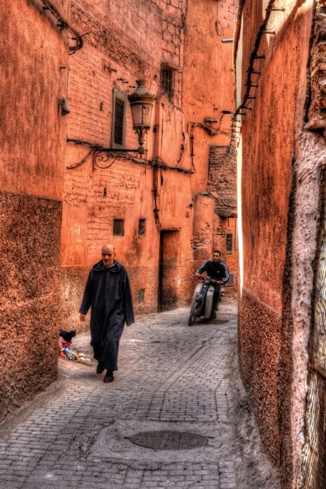 Hady Khandani, HDR - ALLEY IN THE MEDINA OF MARRAKECH - MOROCCO 04 (HADYPHOTO, Fotografie, Straße, Gasse, Städte, Altstadt, Marokko, Marokkaner, Wohnzimmer, Treppenhaus, Wunschgröße, bunt)