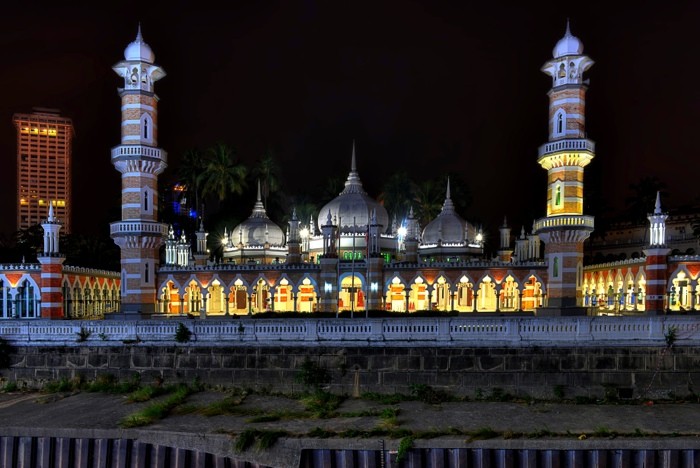 Hady Khandani, HDR - MASJID JAMEK - KUALA LUMPUR - MALAYSIA 3 (HADYPHOTO, Fotografie, Städte, Metropole, Hauptstädte, Asien, Moschee, Minarette, orientalisch, Nachtszene, Bleuchtung, Architektur, Wohnzimmer, Treppenhaus, Wunschgröße, bunt)