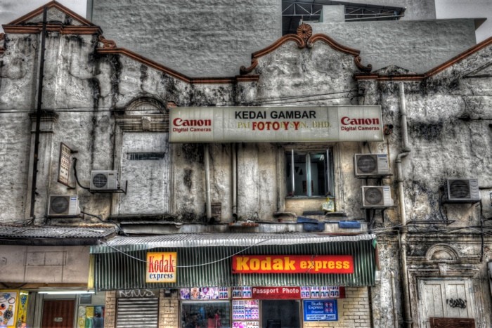 Hady Khandani, HDR - PHOTOSHOP KUALA LUMPUR - MALAYSIA 2 (HADYPHOTO, Fotografie, Städte, Metropole, Hauptstädte, Fassade, altes Haus, Verfall, Asien, Architektur,  Wohnzimmer, Treppenhaus, Wunschgröße, bunt)