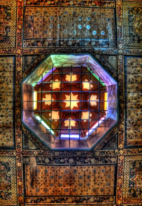 Hady Khandani, HDR - RIAD ROOF - MARRAKECH - MOROCCOjpg (HADYPHOTO, Fotografie, Zimmer, Zimmerdecke, Muster, Antik, Marokko, orientalisch, arabisch, Wohnzimmer, Treppenhaus, Wunschgröße, bunt)