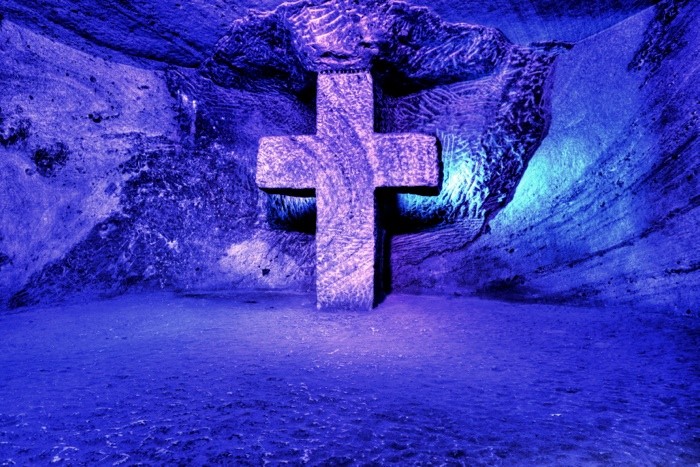 Hady Khandani, HDR - ZIPAQUIRA SALT CATHEDRAL - COLOMBIA 1 (HADYPHOTO, Fotografie, Grotte, Salzkathedrale, Salzbergwerk, Kirche, Kolumbien, Skulpturen, Kreuz, Beleuchtung, Sehenswürdigkeit, Wunschgröße, Wohnzimmer, Treppenhaus, blau/lila)