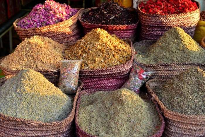 Hady Khandani, HERBS IN MARRAKECH - MOROCCO (HADYPHOTO, Fotografie, arabisch, Markt, Basar, Marokko, Gewürze, Kräuter, Blüten, Gastronomie, Küche, Wunschgröße, bunt)