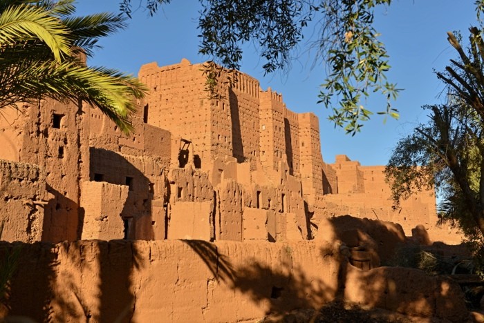 Hady Khandani, KASBAH TAMNOUGALTE - MOROCCO 1 (HADYPHOTO, Fotografie, Sehenswürdigkeiten, Kasbah, Burg, Festung, Architektur, Gebäude,  Marokko, Wohnzimmer, Treppenhaus, Wunschgröße, bunt)