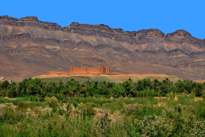 Hady Khandani, KASBAH TAOUIRT IN TAMNOUGALTE - MOROCCO 2 (HADYPHOTO, Fotografie, Landschaft, Gebirge, Sehenswürdigkeiten, Kasbah, Burg, Festung, Architektur, Gebäude, Marokko, Wohnzimmer, Treppenhaus, Wunschgröße, bunt)