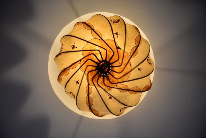 Hady Khandani, LAMELLAR LAMP (HADYPHOTO, Fotografie, Lampe, Lamellen, Elektrizität, Technik, Lichtmuster, Wohnzimmer, Treppenhaus, Wunschgröße, bunt)