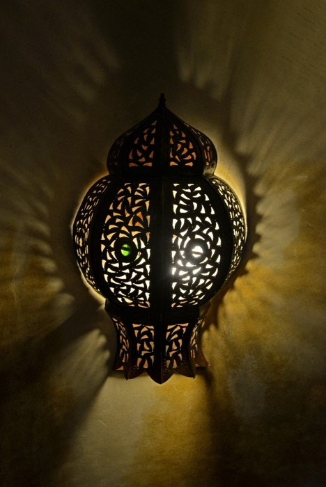 Hady Khandani, LAMP AND SHADOWS 1 (HADYPHOTO, Fotografie, Lampe, orientalisch, Elektrizität, Technik, Lichtmuster, Wohnzimmer, Treppenhaus, Wunschgröße, bunt)
