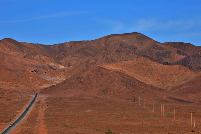 Hady Khandani, MOUNTAIN ROAD NEAR TALIOUINE - MOROCCO (HADYPHOTO, Fotografie, Landschaft, Berg, Gebirge, Geologie, karg, trocken, Straße, Marokko, Afrika, Wohnzimmer, Treppenhaus, Wunschgröße, bunt)
