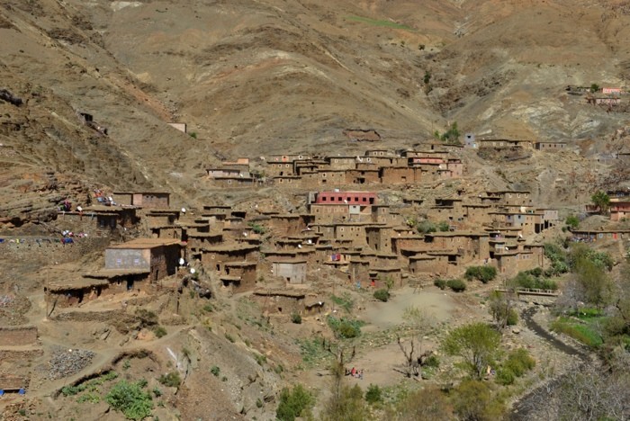Hady Khandani, MOUNTAIN VILLAGE IN MOROCCO 1 (HADYPHOTO, Fotografie, Landschaft, Bergdorf, Berg, Gebirge, Geologie, karg, trocken, Marokko, Afrika, Wohnzimmer, Treppenhaus, Wunschgröße, bunt)