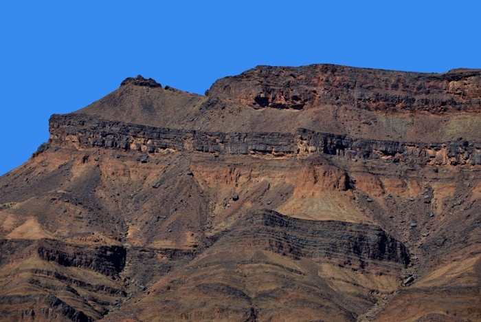 Hady Khandani, MOUNTAINS NEAR TAMNOUGALTE - MOROCCO (HADYPHOTO, Fotografie, Landschaft, Berg, Gebirge, Geologie, karg, trocken, Marokko, Afrika, Wohnzimmer, Treppenhaus, Wunschgröße, bunt)