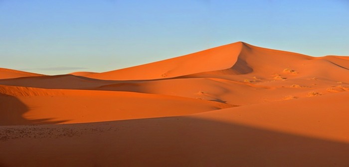Hady Khandani, PANO - DUNES OF ERG CHEBBI - MERZOUGA - MOROCCO 12 (HADYPHOTO, Fotografie, Landschaft, Wüste, Sanddünen, Panorama, Marokko, Wohnzimmer, Treppenhaus, Wunschgröße, bunt)