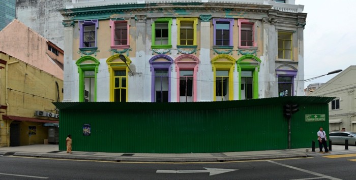 Hady Khandani, PANO - HOUSE WITH COLORFUL WINDOW FRAMES - KUALA LUNPUR - MALAYSIA (HADYPHOTO, Fotografie, Städte, Metropole, Hauptstädte, Asien, Gebäude, Haus, Fensterrahmen, Architektur,  Wohnzimmer, Treppenhaus, Wunschgröße, bunt)