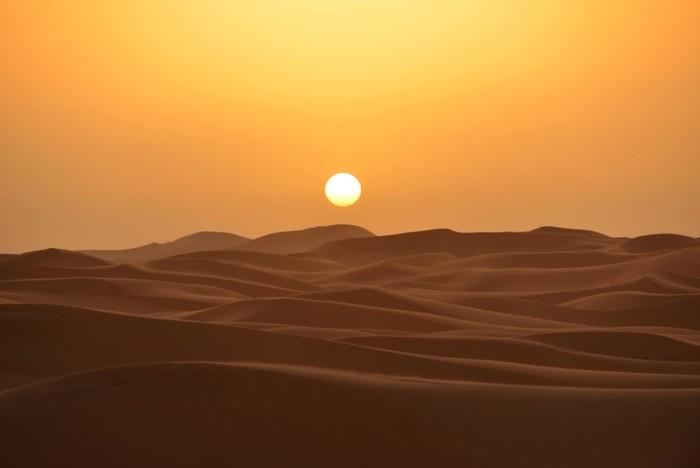 Hady Khandani, SAHARA SUNRISE - ERG CHEBBI - MOROCCO 2 (HADYPHOTO, Fotografie, Landschaft, Sahara, Wüste, Sanddünen, Sonnenaufgang, Dämmerung, Marokko, Wohnzimmer, Treppenhaus, Wunschgröße, bunt)