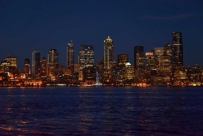 Hady Khandani, SEATTLE SKYLINE BY NIGHT - USA 1 (Städte, Großstadt, Washington, Skyline, Hochhäuser, Nachtszene,   Wunschgröße, Fotografie, Treppenhaus, Wohnzimmer, bunt)