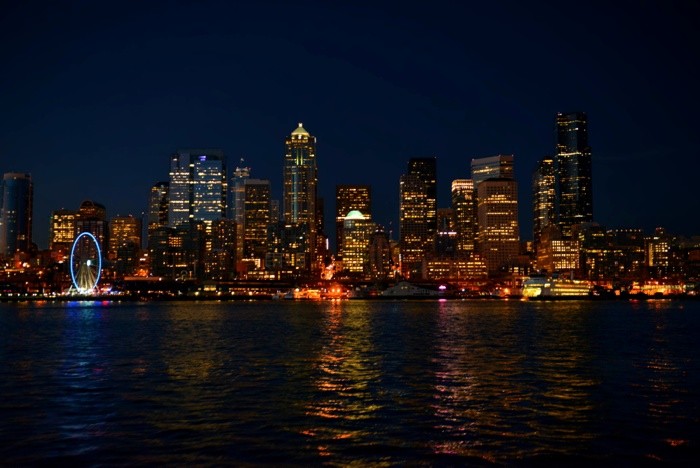 Hady Khandani, SEATTLE SKYLINE BY NIGHT - USA 2 (Städte, Großstadt, Washington, Skyline, Hochhäuser, Nachtszene,   Wunschgröße, Fotografie, Treppenhaus, Wohnzimmer, bunt)