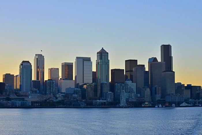 Hady Khandani, SEATTLE SKYLINE DURING DAYBREAK - USA (Städte, Großstadt, Washington, Skyline, Hochhäuser, Dämmerung,   Wunschgröße, Fotografie, Treppenhaus, Wohnzimmer, bunt)