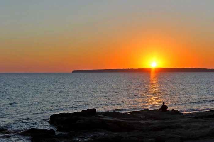 Leinwandbild, Hady Khandani, SUNSET AT PLATJA DE MIGJORN - FORMENTERA 2 (HADYPHOTO, Fotografie, Sonnenuntergang, Meer, Spanien, Insel, Meerebrise, Wohnzimmer, Treppenhaus, Schlafzimmer, bunt)