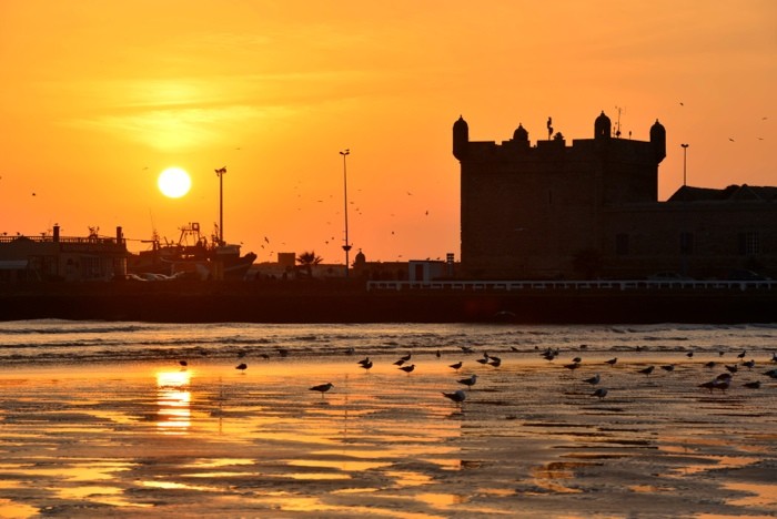 Hady Khandani, SUNSET VIEW OF ESSAOUIRA - MOROCCO (HADYPHOTO, Fotografie, Landschaft, Städte, Burg, Silhouette, Sonnenuntergang, Meer, Reflexionen, Marokko, Afrika, Wohnzimmer, Treppenhaus, Wunschgröße, bunt)