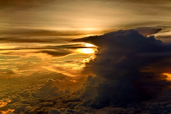 Hady Khandani, THUNDERCLOUDS OVER SIAM BAY 2 (HADYPHOTO, Fotografie, Luftbild, Himmel, über den Wolken, Gewitterwolken, Naturgewalten, Drama, Wetter, Wohnzimmer, Treppenhaus, Vogelsperpektive, Wunschgröße, bunt)