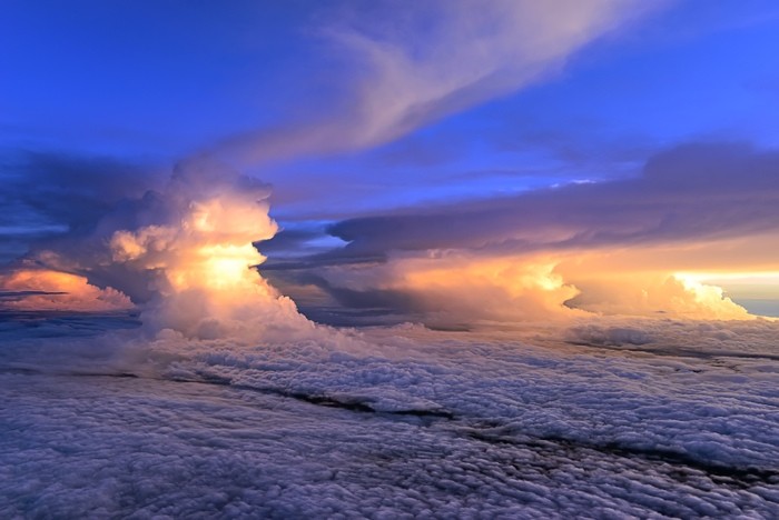 Hady Khandani, THUNDERCLOUDS OVER SIAM BAY 5 (HADYPHOTO, Fotografie, Luftbild, Himmel, über den Wolken, Gewitterwolken, Naturgewalten, Drama, Wetter, Wohnzimmer, Treppenhaus, Vogelsperpektive, Wunschgröße, bunt)