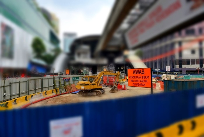 Hady Khandani, TILT SHIFT - KUALA LUMPUR CONSTRUCTION SITE (HADYPHOTO, Fotokunst, Städte, Metropole, Hauptstädte, Asien, Baustelle, Bagger, Perspektive, Tilt-und-Shift-Objektiv, Wohnzimmer, Treppenhaus, Wunschgröße, bunt)