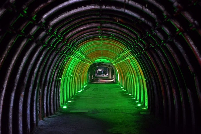 Hady Khandani, TUNNEL OF LIGHT - GREEN (HADYPHOTO, Fotografie, Grotte, Salzkathedrale, Salzbergwerk, Kirche, Kolumbien, Tunnel, Beleuchtung, Sehenswürdigkeit, Wunschgröße, Wohnzimmer, Treppenhaus, grün)