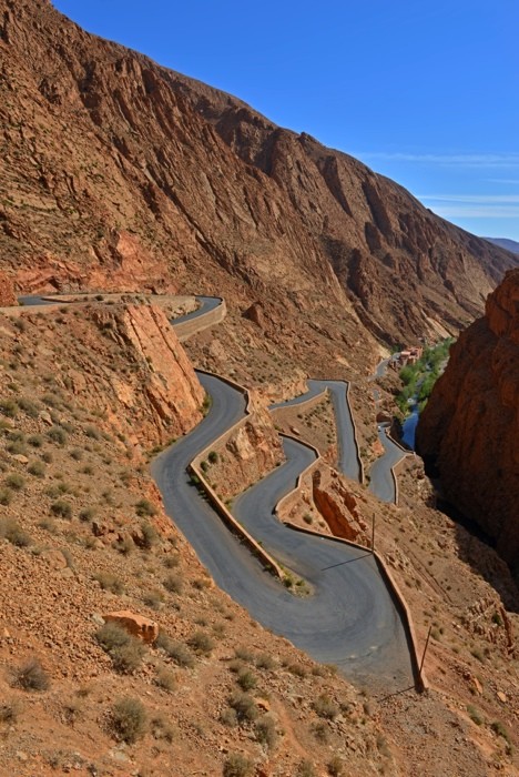 Hady Khandani, ZIGZAG ROAD IN THE DADES GORGE - MOROCCO (HADYPHOTO, Fotografie,   Landschaftsfotografie, Landschaft, Berge, Bergstraße, Serpentine, Schlucht, Marokko, Afrika, Wohnzimmer, Treppenhaus, Wunschgröße, bunt)
