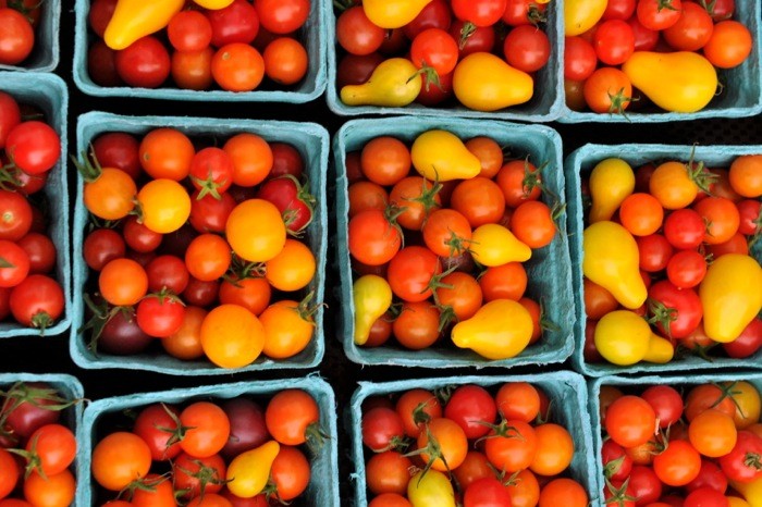 Hady Khandani, BELL PEPPERS IN BOXES (HADYPHOTO, Fotografie, Gemüse, Tomaten, Verpackung, Schachteln, Markt, Nahrungsmittel, Küche, Gastronomie, Wunschgröße, orange/rot)