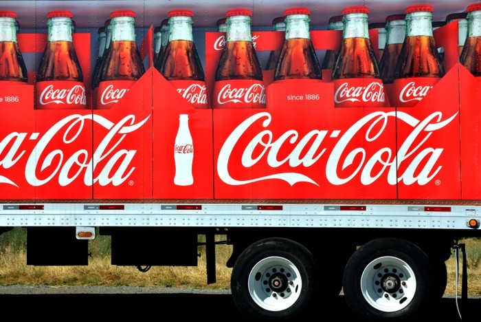 Hady Khandani, COCA COLA TRUCK (HADYPHOTO, Fotografie, Getränk, Coke, Coca Cola, Transporter, LKW, Lastwagen, Bistro, Gastronomie, Wohnzimmer, Treppenhaus, Wunschgröße, rot/bunt)
