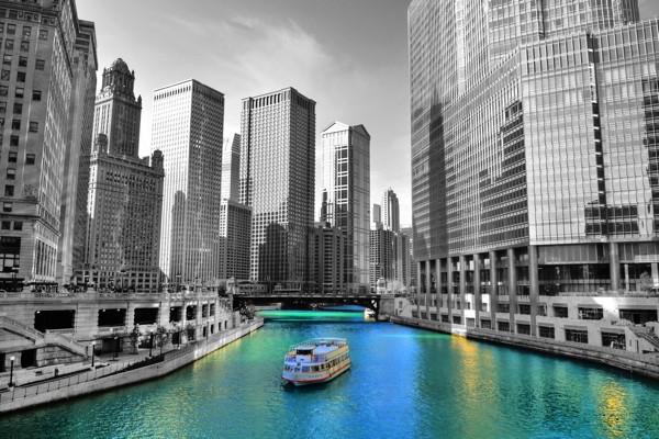 Hady Khandani, COLORSPOT - CHICAGO RIVER - USA (HADYPHOTO, Wunschgröße, Fotografie, Fotokunst, Landschaft, Colorspot, Amerika, Chicago, Architektur, Gebäude, Hochhäuser, Fluss, Schiff, Spiegelung, Reflexion,schwarz/weiß/blau)