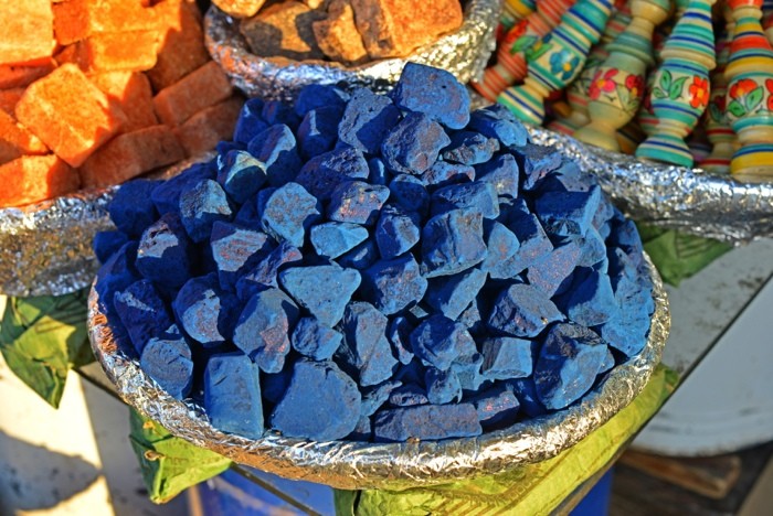 Hady Khandani, DYING COLORS - MARRAKECH - MOROCCO 2 (Wunschgröße, HADYPHOTO, Fotografie, Fotokunst, Naturfarben, Mineralien, Färberei, Handwerk, Tradition, Afrika, Marrakesch, Marokko, Wohnzimmer, Treppenhaus, bunt)