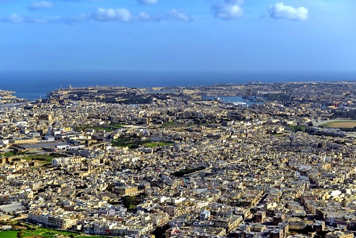 Hady Khandani, GEO ART - VILLETTA - MALTA (Wunschgröße, HADYPHOTO, Fotografie, Fotokunst, Geografie, Malta, Hauptstadt, Luftbild, Vogelperspektive, Landschaft, Wohnzimmer, Treppenhaus, bunt)