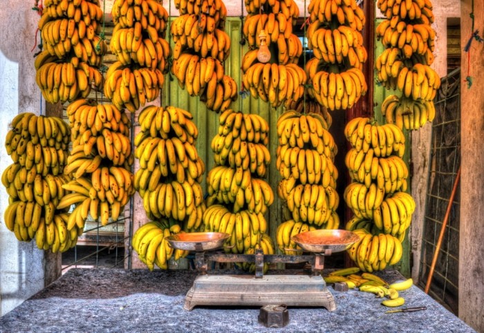 Hady Khandani, HDR - BANANA SHOP - AGADIR - MOROCCO 2 (HADYPHOTO, Fotografie, Früchte, Bananen, Bananenstauden, Markt, Küche, Esszimmer, Bistro, Treppenhaus, Wunschgröße, bunt)